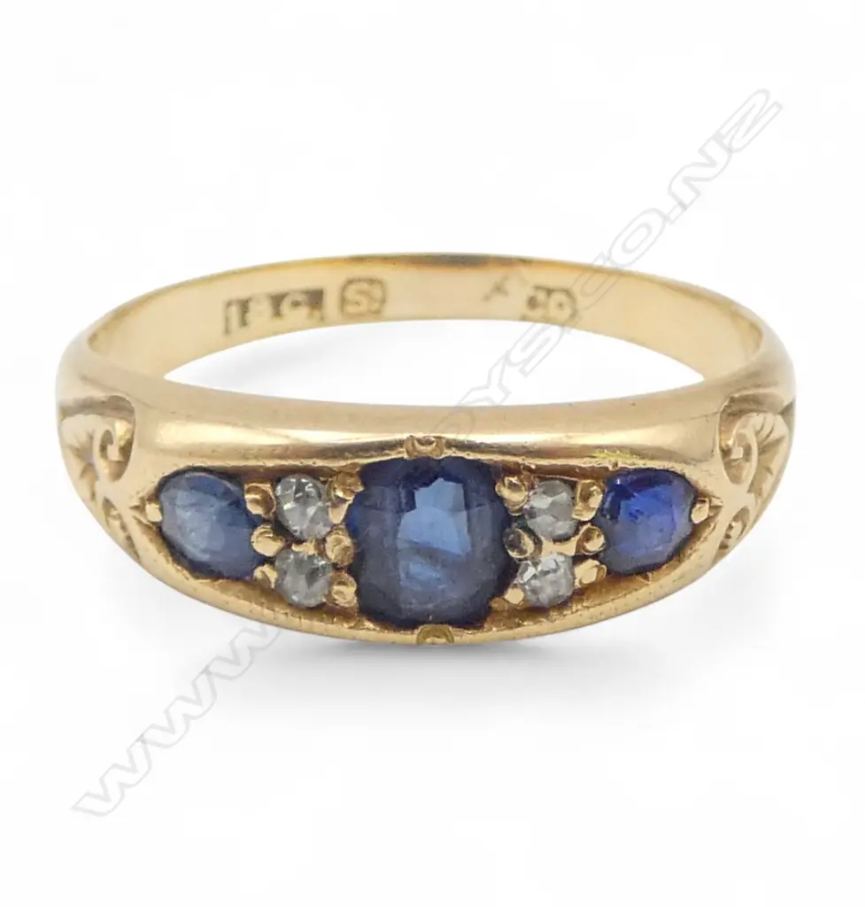 A c.1900 20thC 18ct yellow gold sapphire and diamond ring, Image 1++