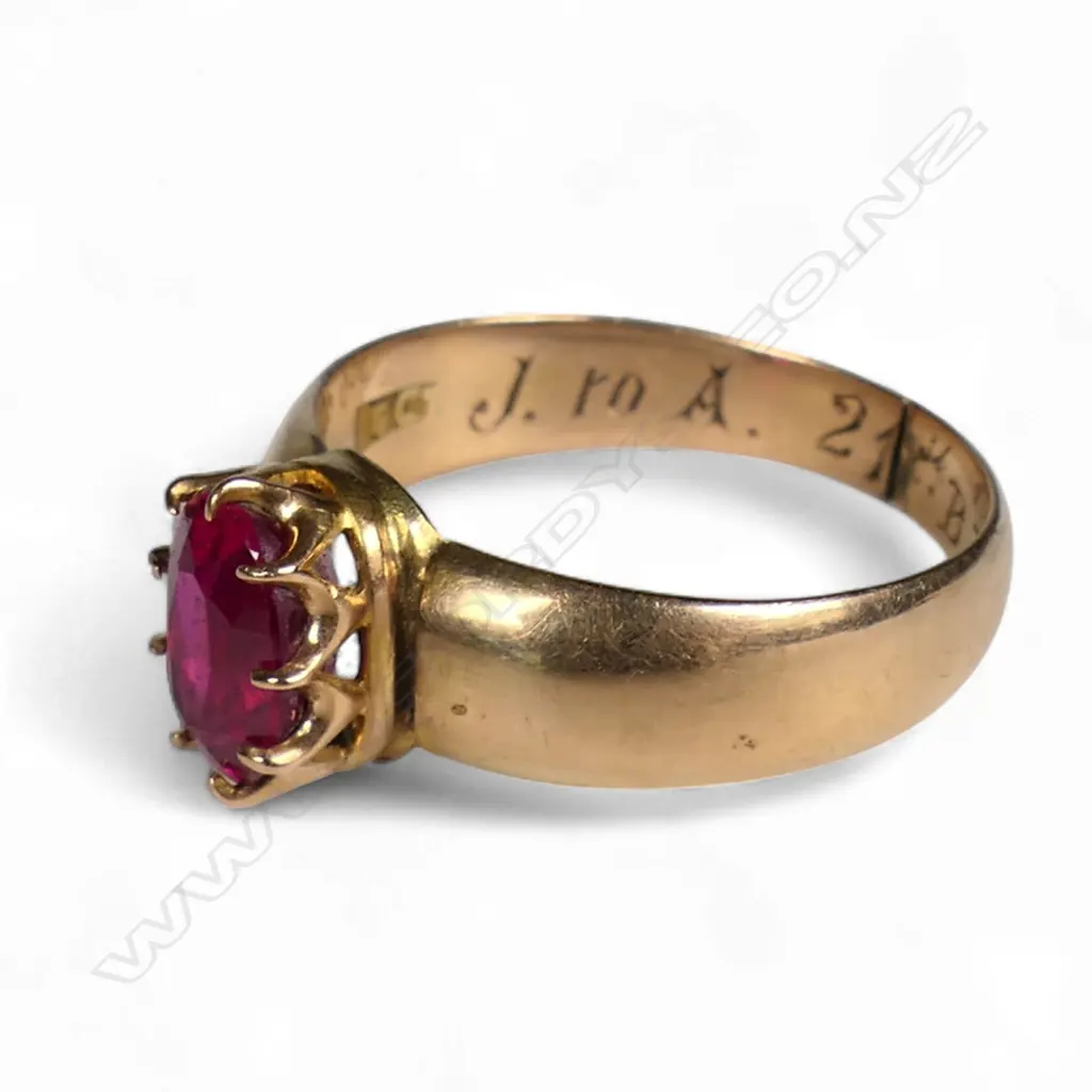 A c.1900 15ct rose gold and large bright ruby ring, Image 1++