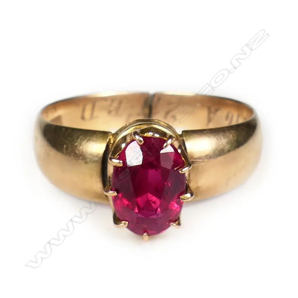 A c.1900 15ct rose gold and large bright ruby ring, Image 1++