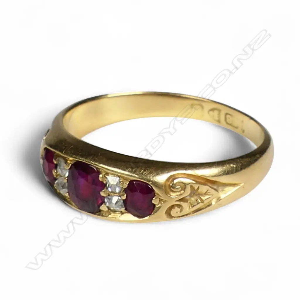 An 18ct gold late Victorian ruby and diamond ring, Image 1++