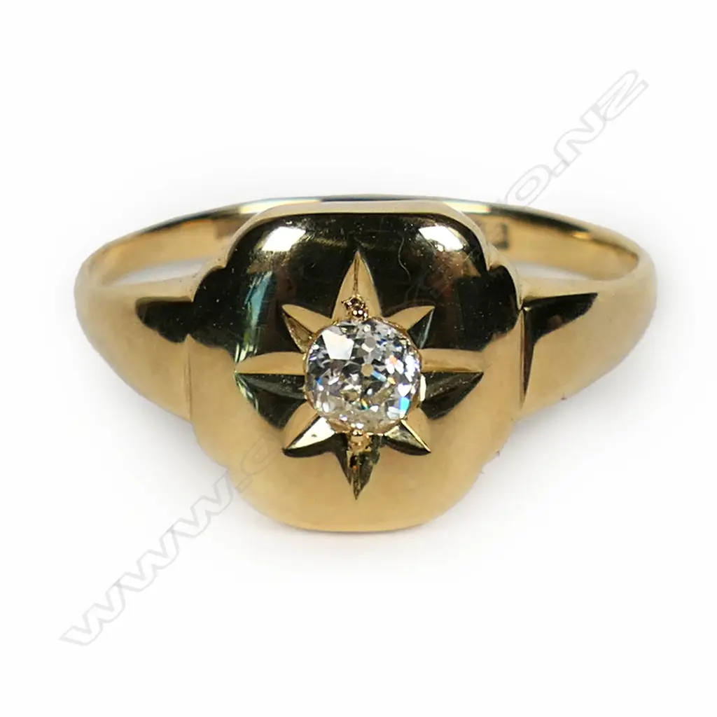 A vintage 9ct yellow gold and diamond solitaire ring, Image 1++