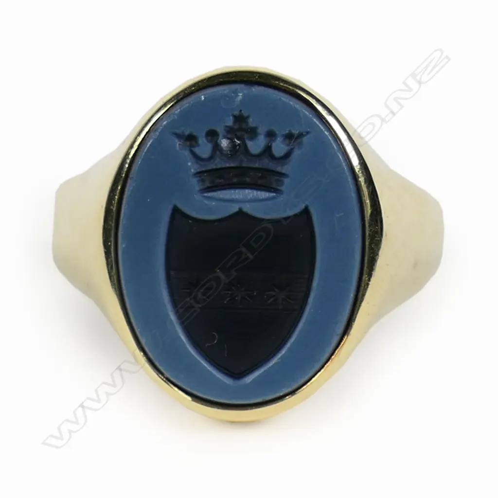 A 14ct gold gents signet ring, Image 1++