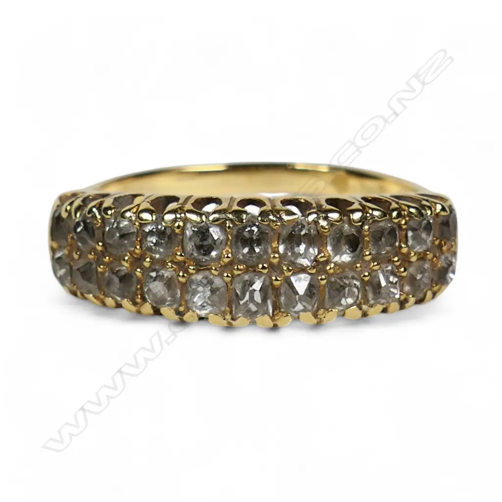 An estate 18ct gold double row diamond ring, Image 1++