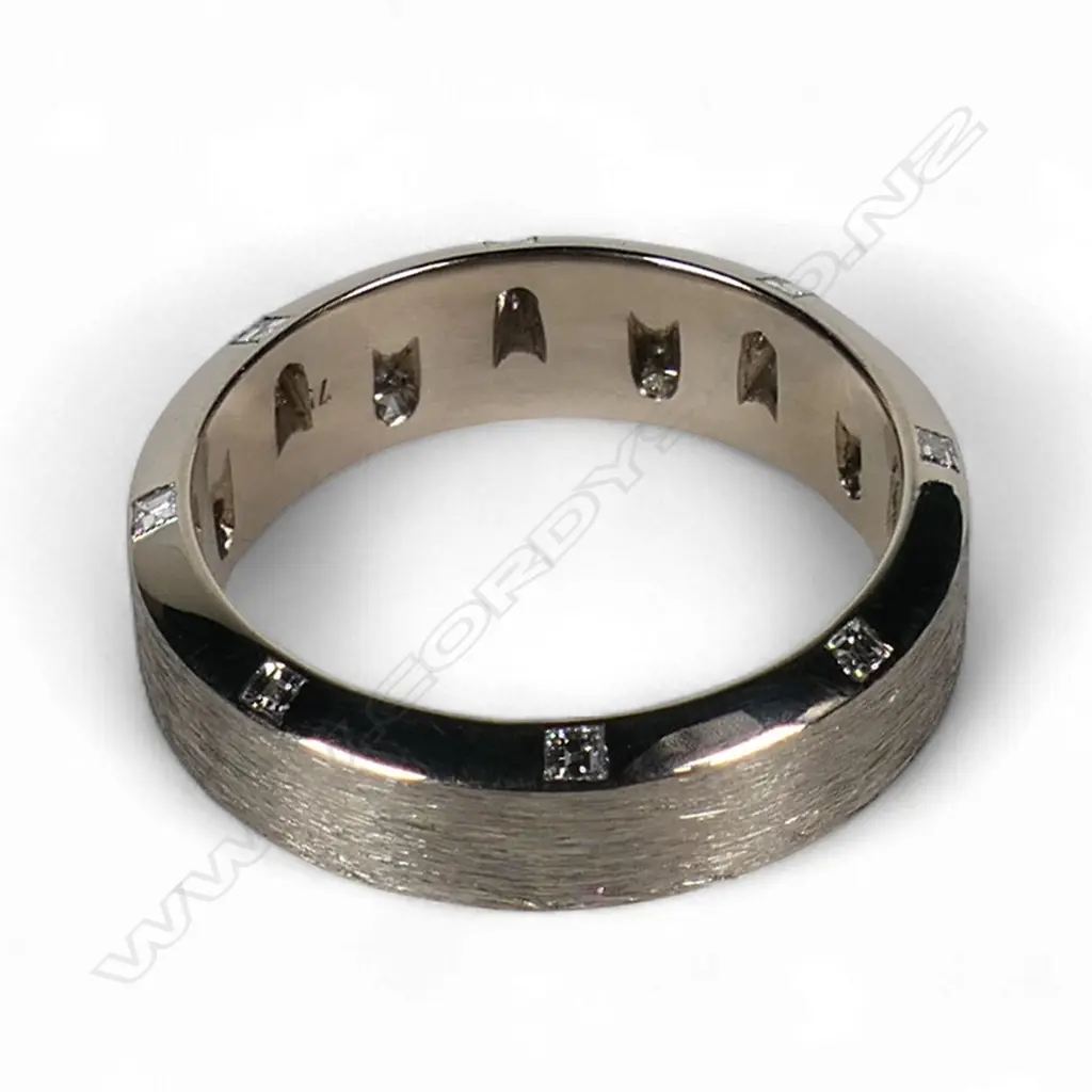 A gent's bespoke handmade 18ct white gold and diamond set wedder, Image 1++