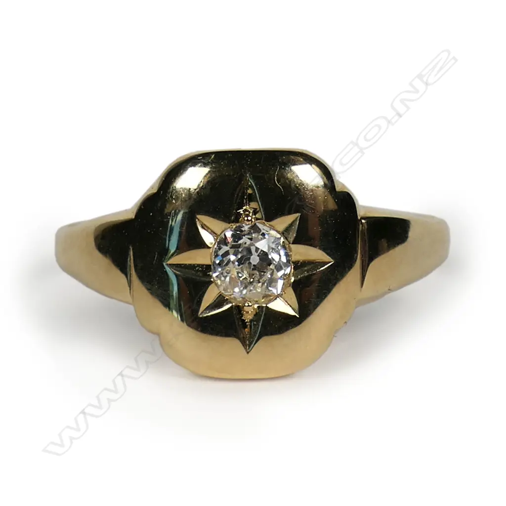 A vintage 9ct gold and diamond signet ring, Image 1++
