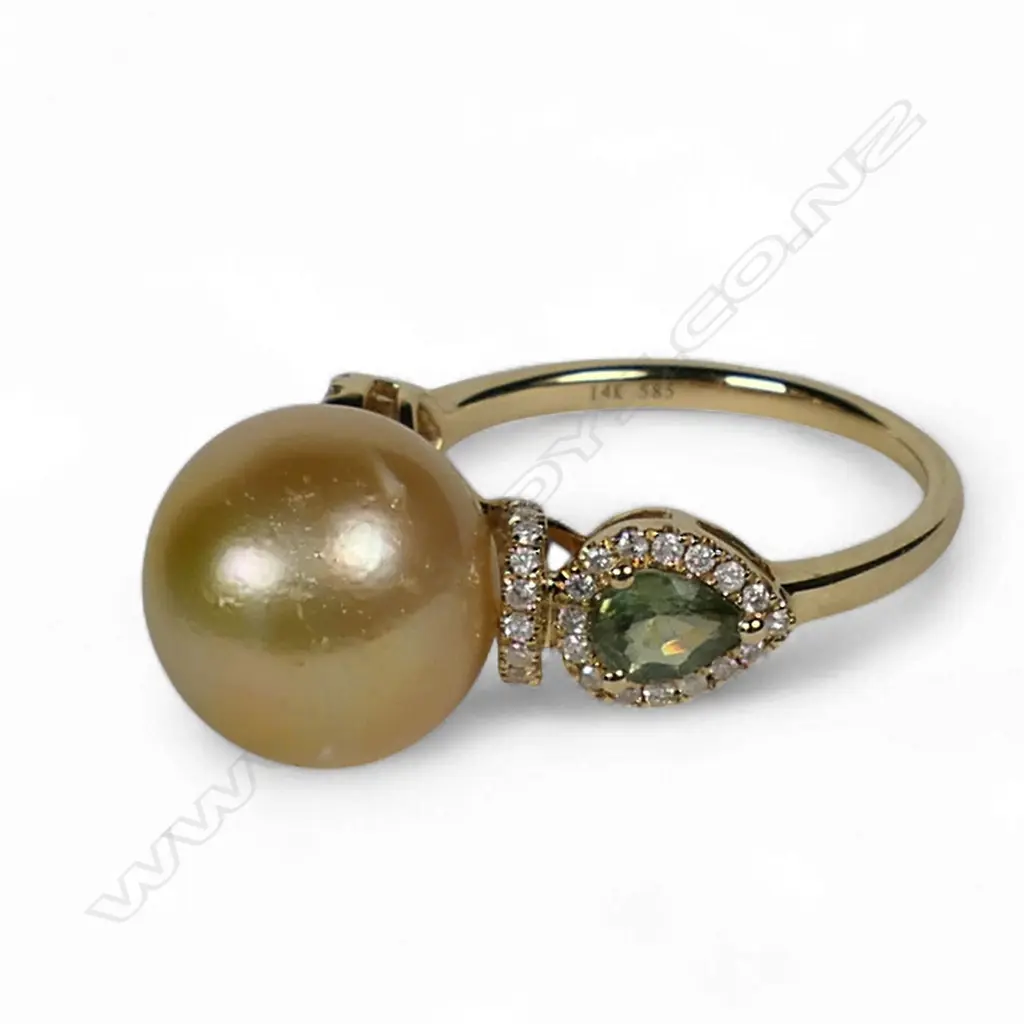 A 14ct gold cultured South Sea pearl green sapphire and diamond antique style ring, Image 1++