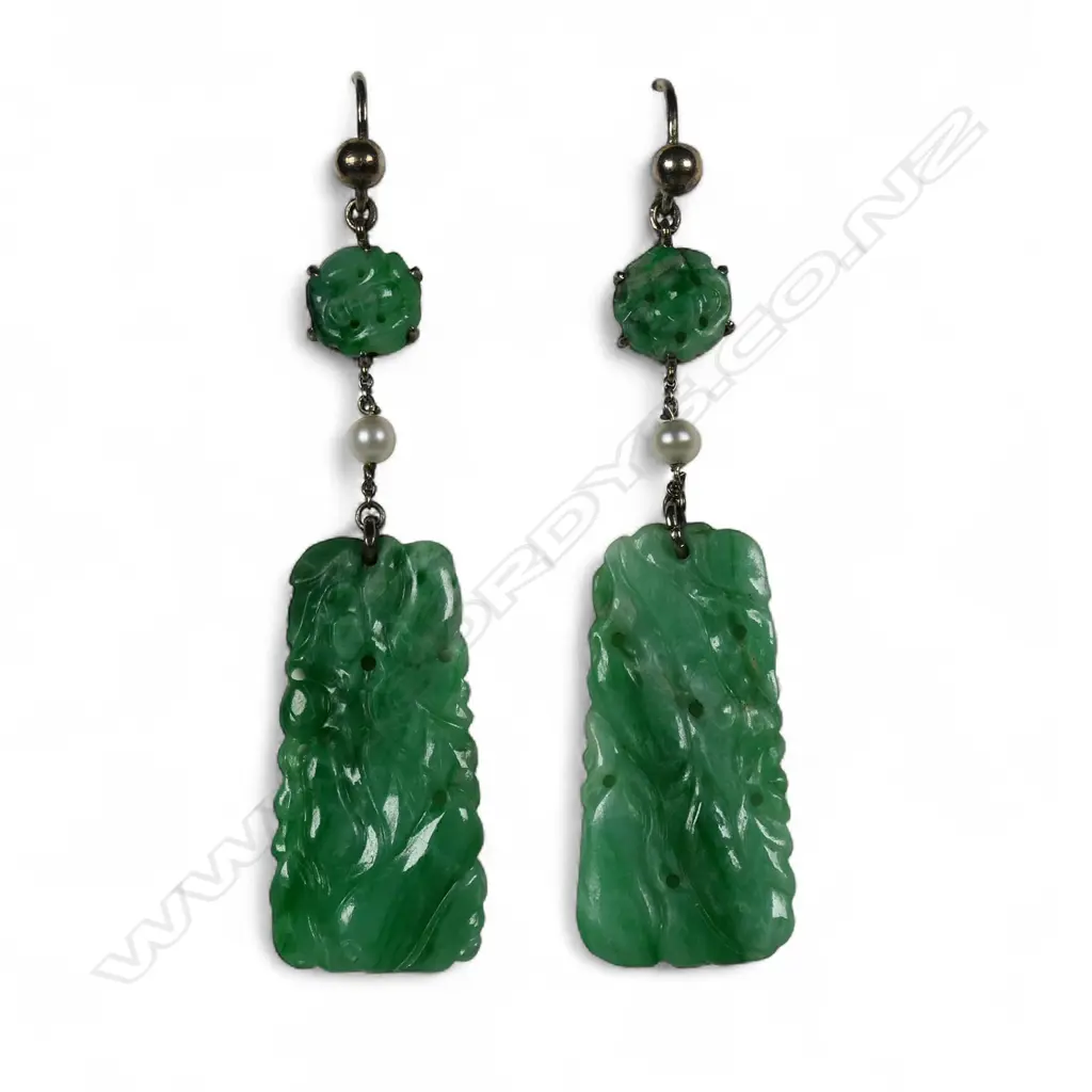 A pair of 9ct gold and Chinese vibrant green jade drop earrings, Image 1++