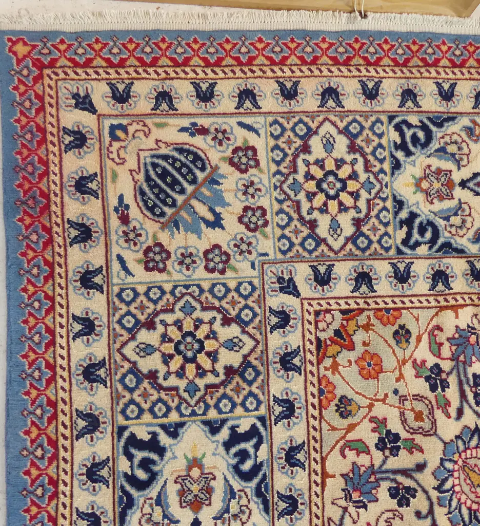A fine hand-knotted Tabriz carpet, Image 1++