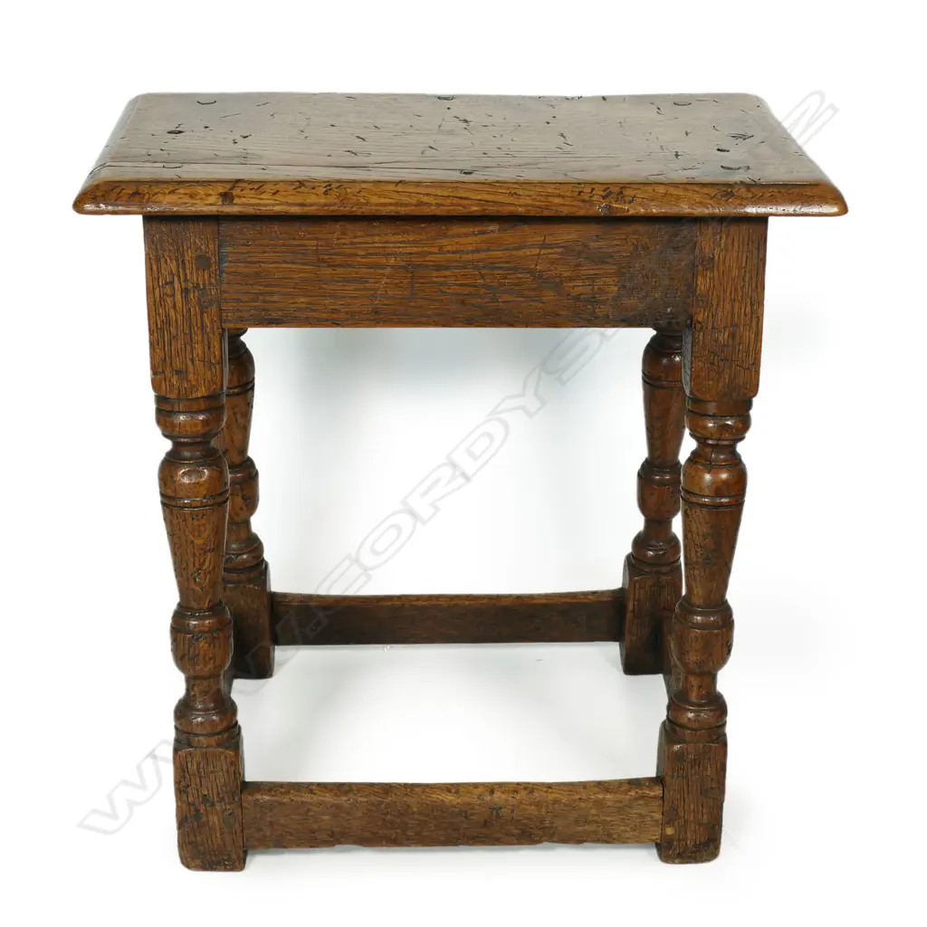 A Georgian oak country stool, Image 1++