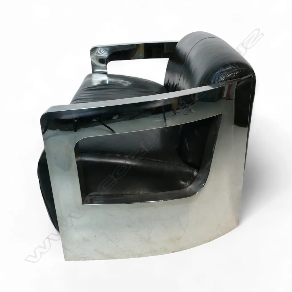 A pair of stylish Art Deco style 'Aviator' chrome and leather couches, Image 1++