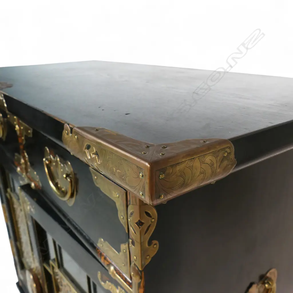 An impressive vintage Korean cabinet, Image 1++