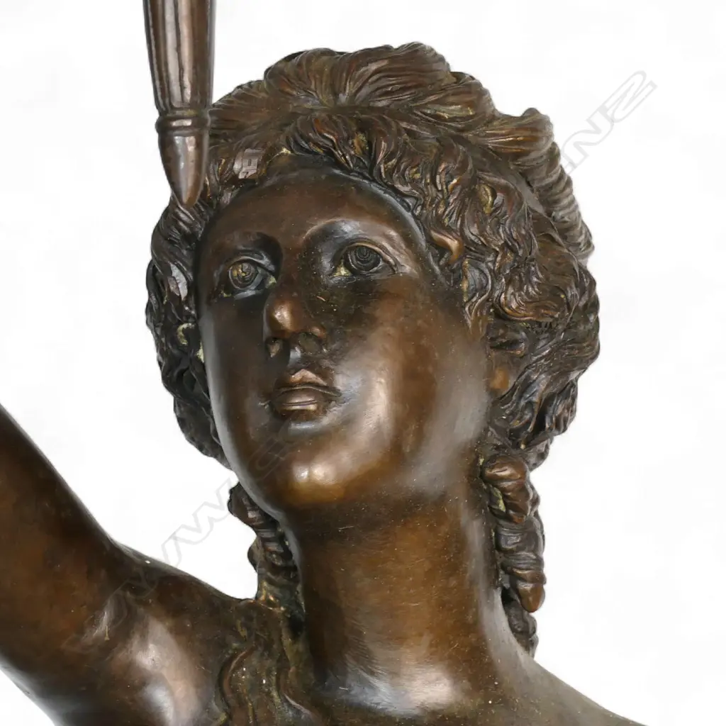 A large bronze figural lamp, Image 1++