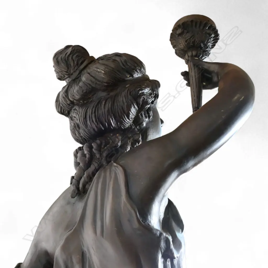 A large bronze figural lamp, Image 1++