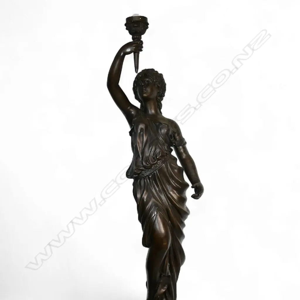A large bronze figural lamp, Image 1++