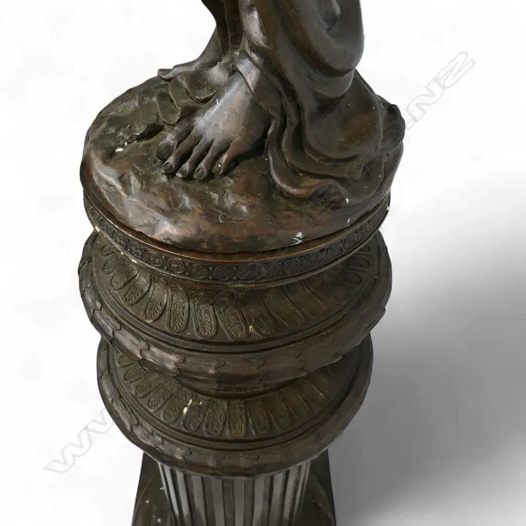 A large bronze figural lamp, Image 1++