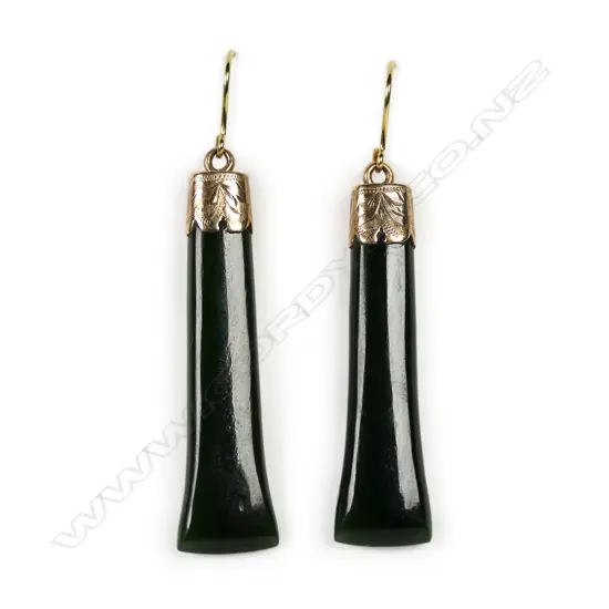 A pair of early 20thC 9ct gold and pounamu earrings,