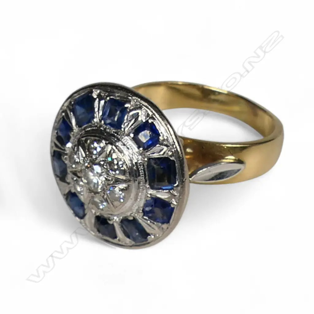 An 18ct gold sapphire and diamond ring, Image 1++