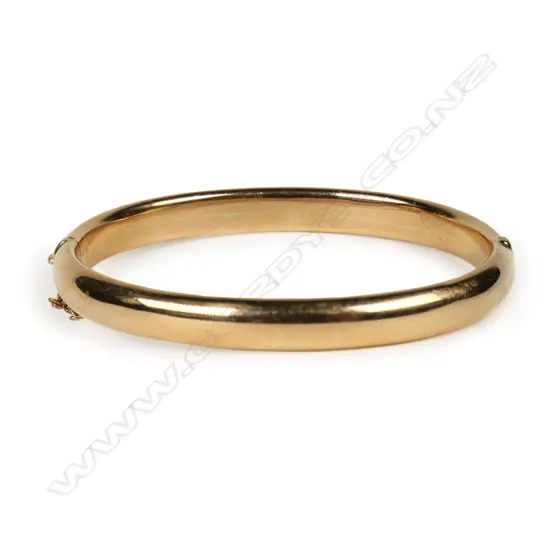 A c1900 15ct rose gold hinged bangle,