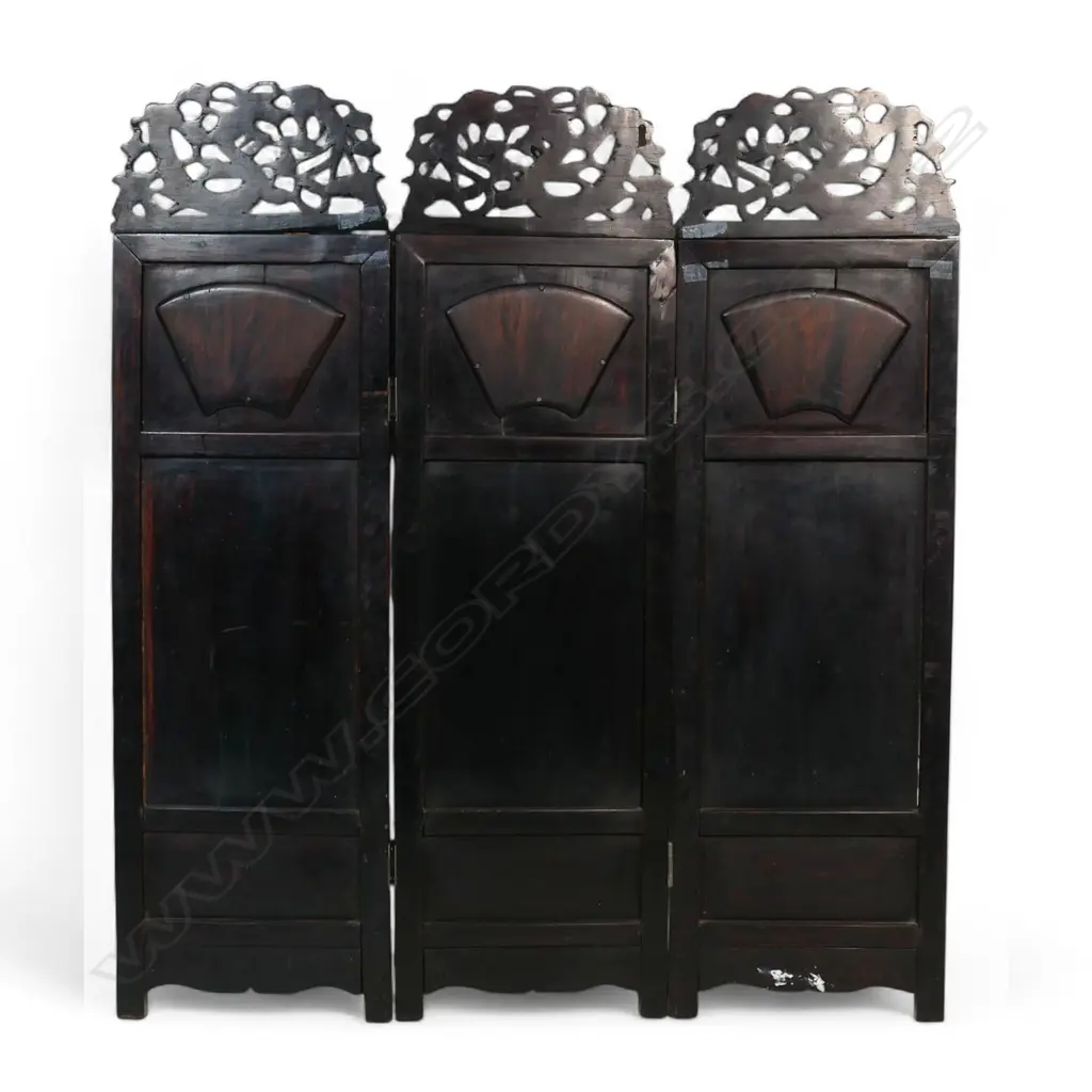 A Chinese Ching decorative carved hardwood and porcelain panelled three section folding screen, Image 1++