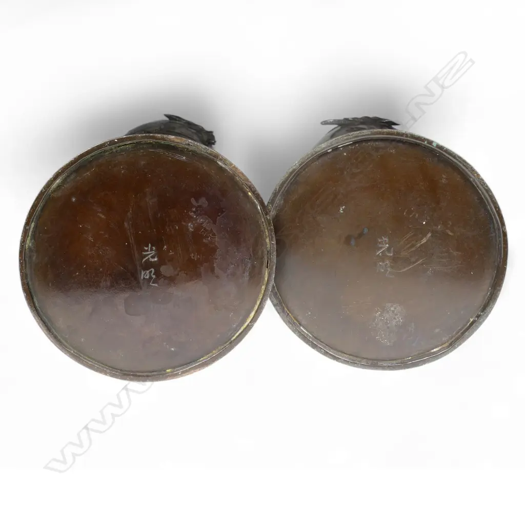 A pair of Japanese Meiji period tall elegant bronze vases, Image 1++