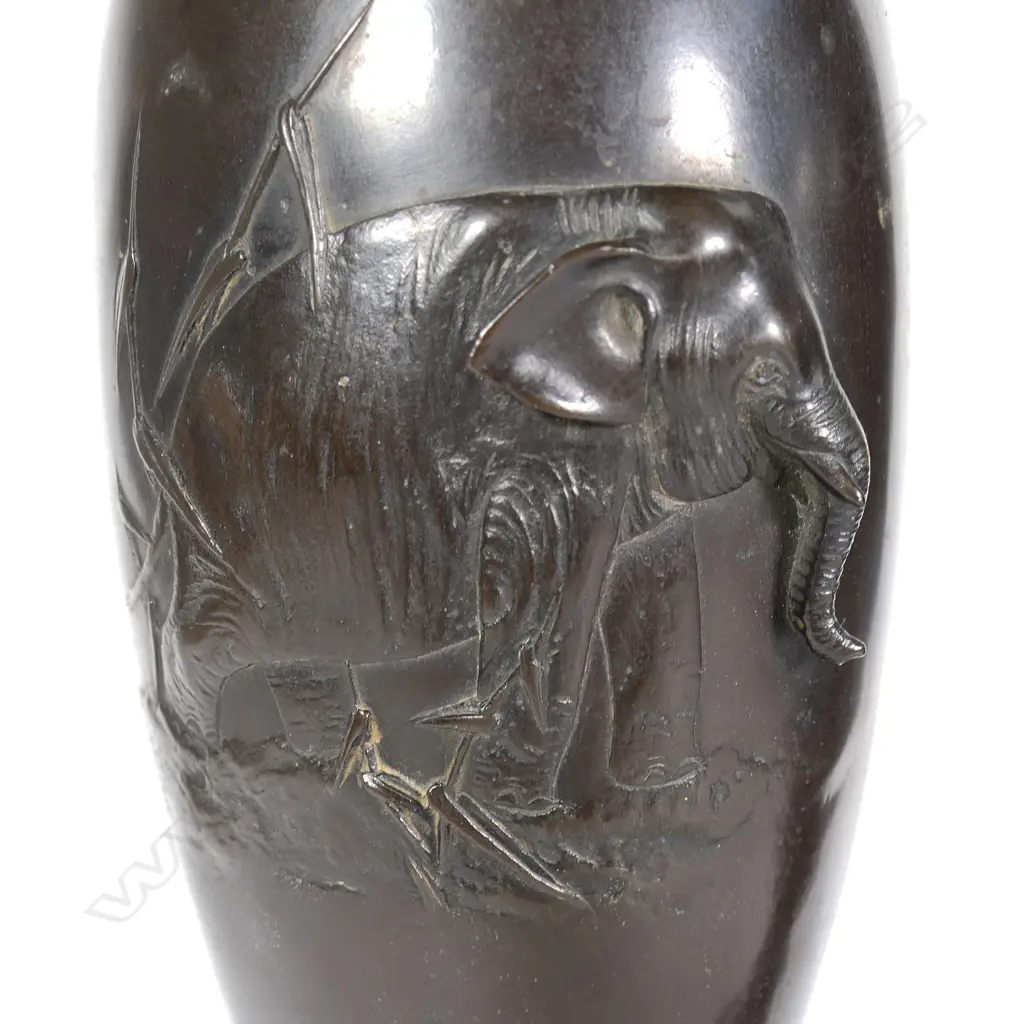 A pair of Japanese Meiji period tall elegant bronze vases, Image 1++