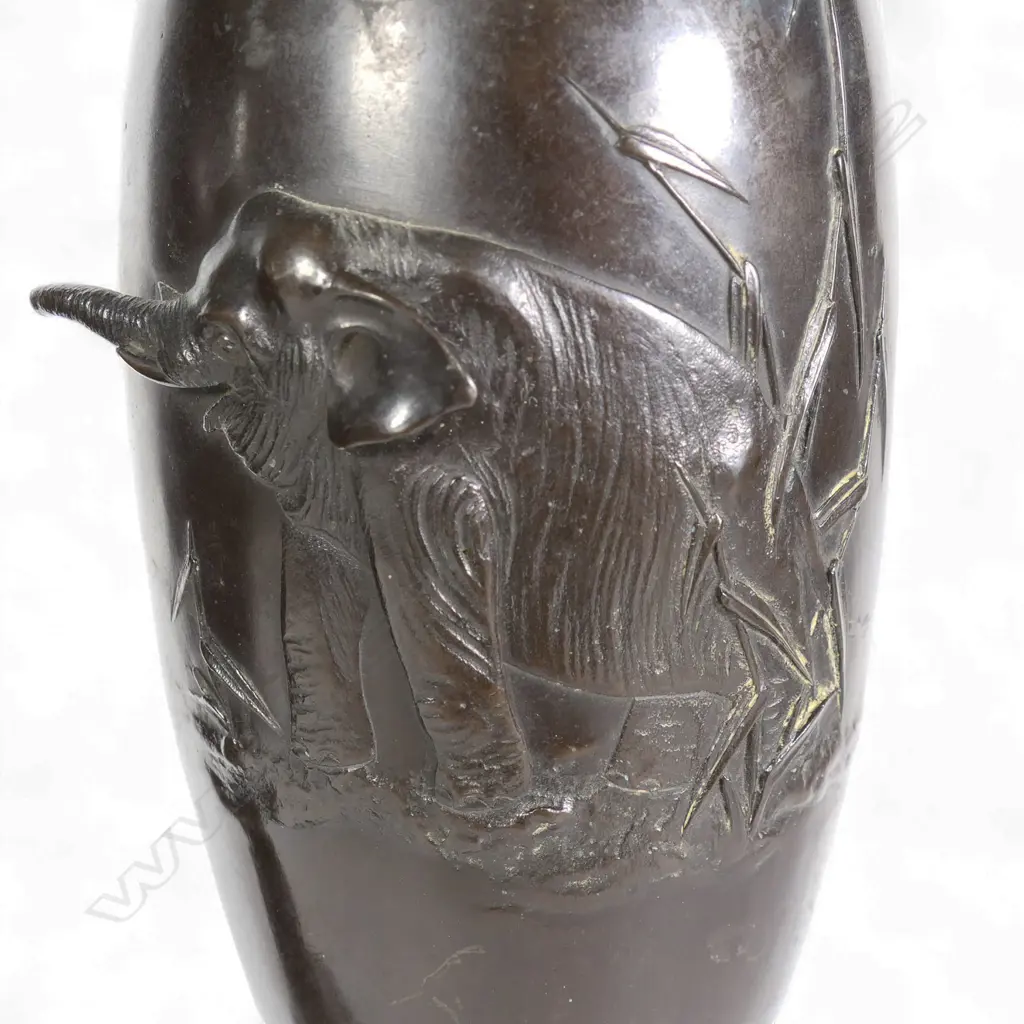A pair of Japanese Meiji period tall elegant bronze vases, Image 1++