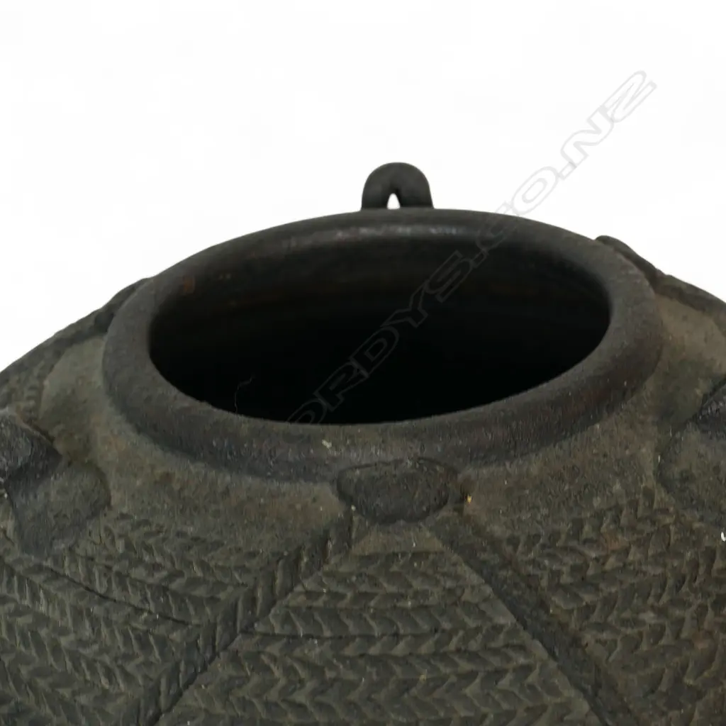 An old Japanese iron jar, Image 1++