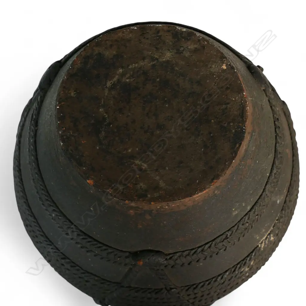 An old Japanese iron jar, Image 1++