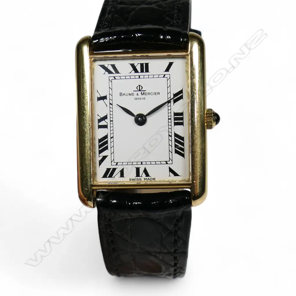 An 18ct gold vintage gent's Baume & Mercier tank wristwatch, Image 1++