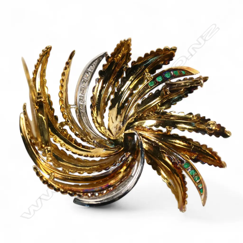 A 14ct gold emerald and diamond brooch, Image 1++