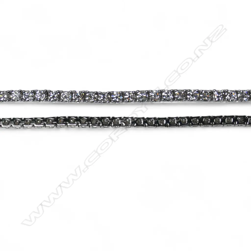 An 18ct white gold and diamond tennis bracelet, Image 1++