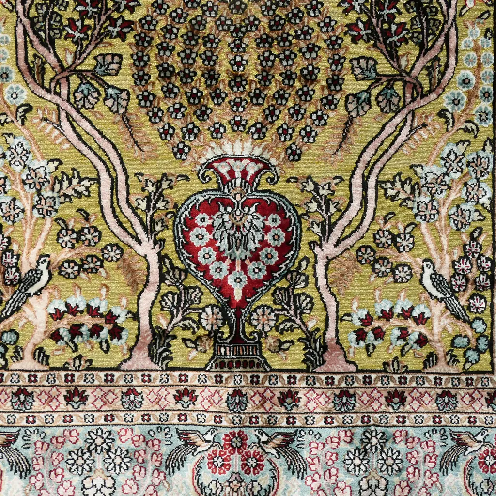 A Persian all silk prayer rug, Image 1++