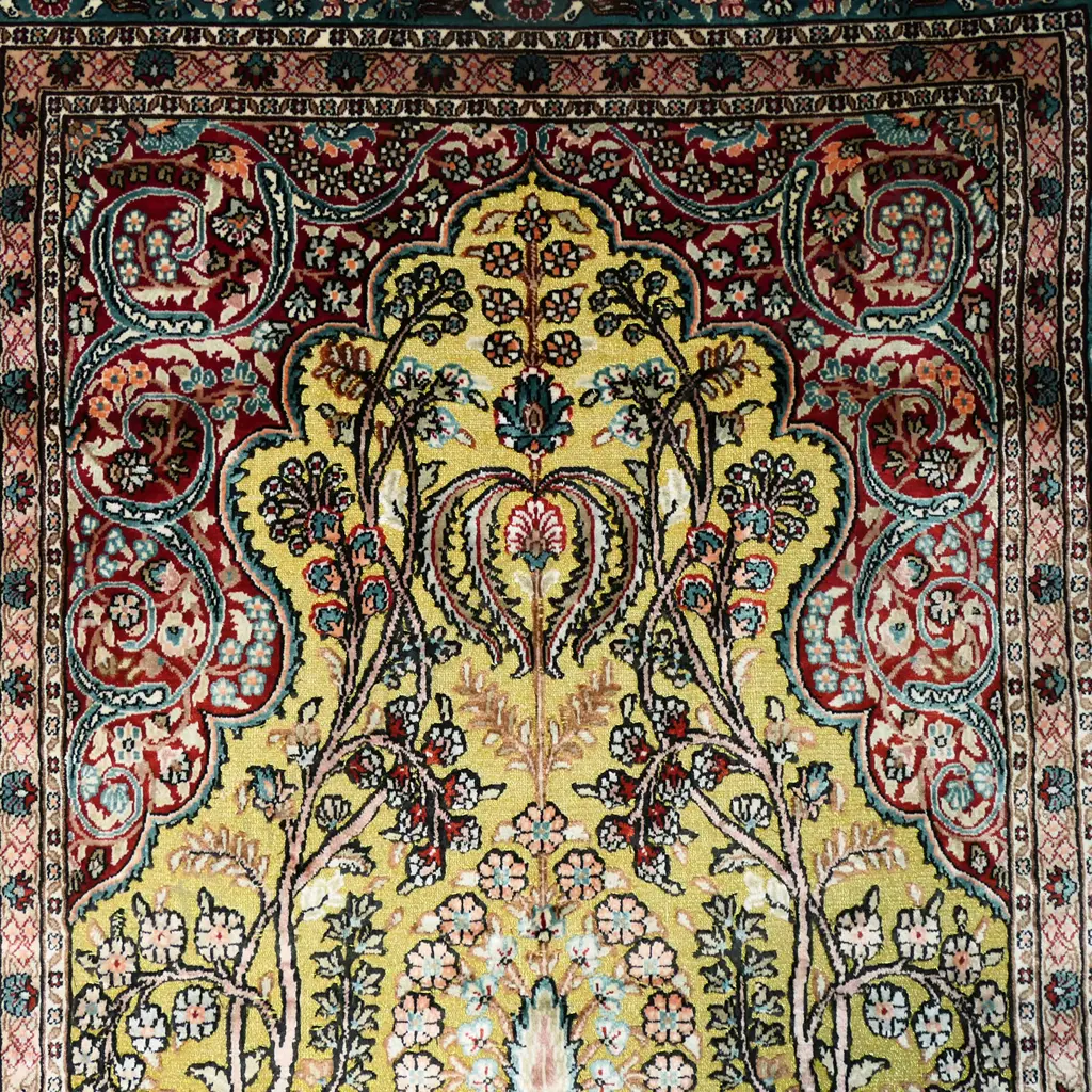 A Persian all silk prayer rug, Image 1++