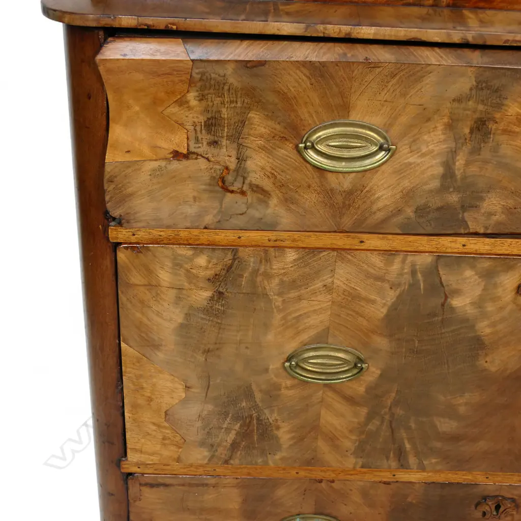 An early 20thC Biedermeier figured mahogany three drawer chest, Image 1++