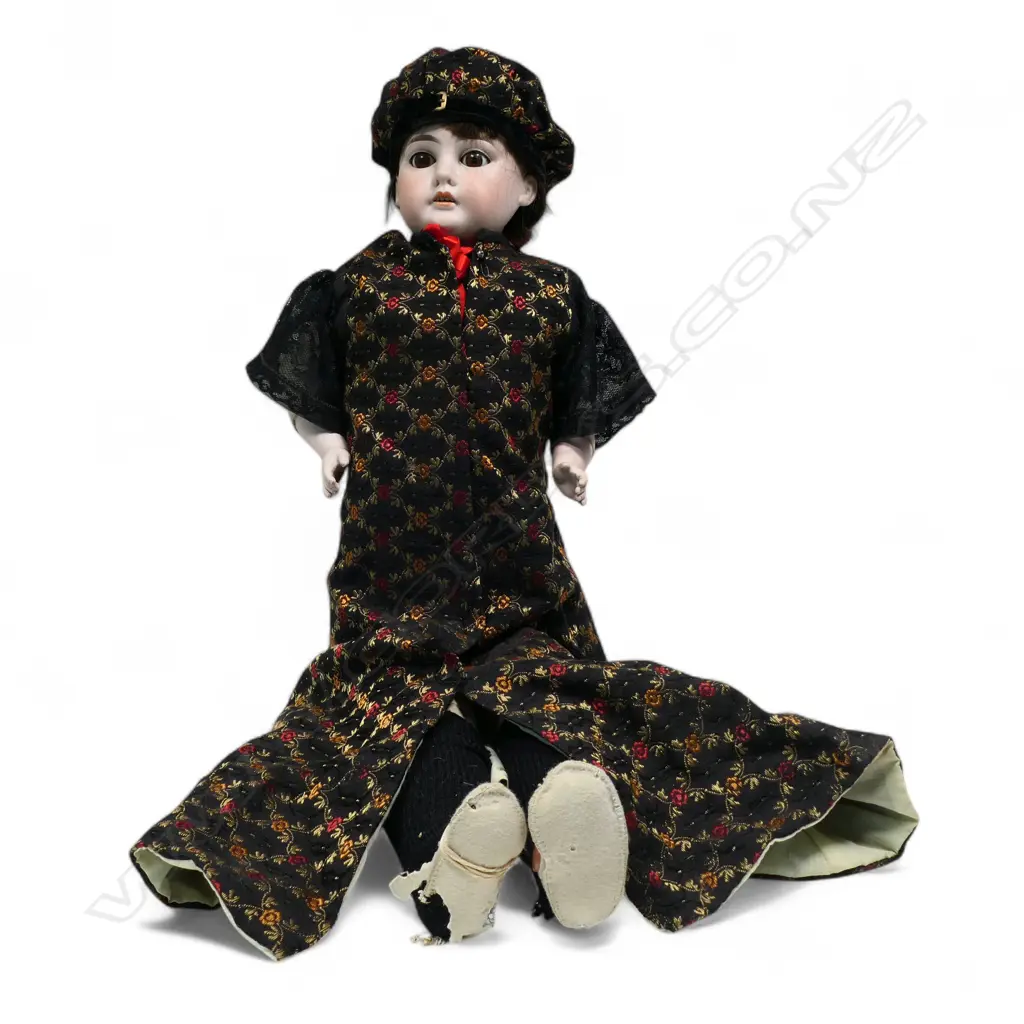 A c.1900 Armand Marseille 3200 bisque head doll, Image 1++