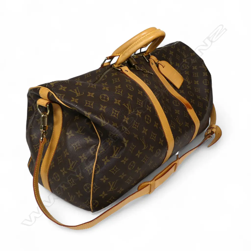 A Louis Vuitton 'Keepall Bandoulière 55' travelling bag, Image 1++