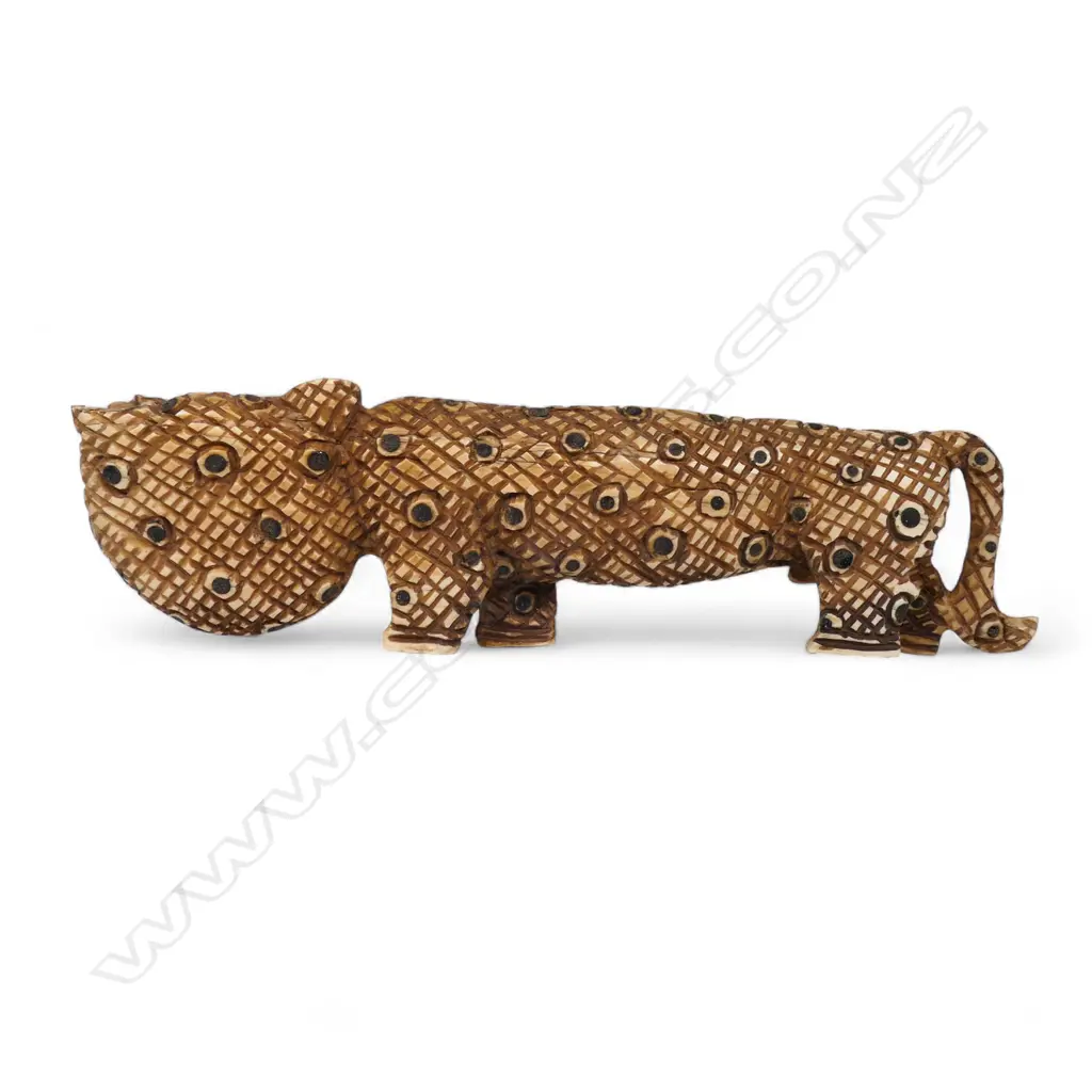An early 20thC Nigerian carved ivory leopard, Image 1++