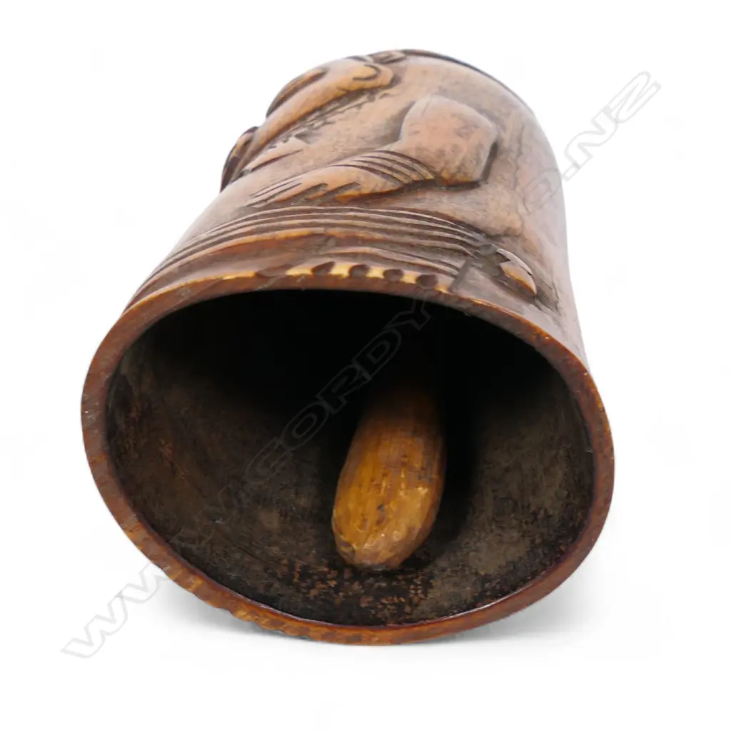 An early 20thC Nigerian carved ivory bell, Image 1++