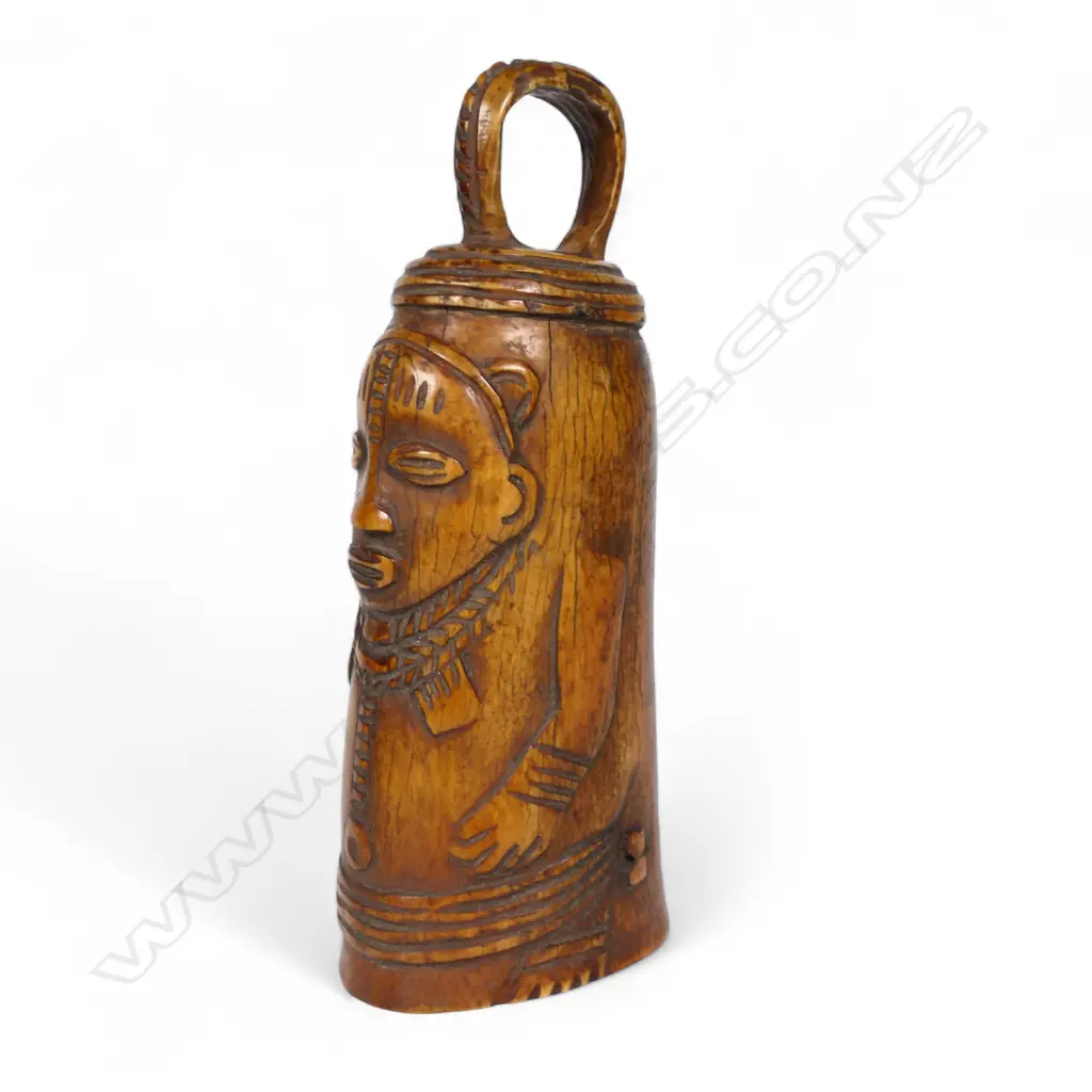 An early 20thC Nigerian carved ivory bell, Image 1++