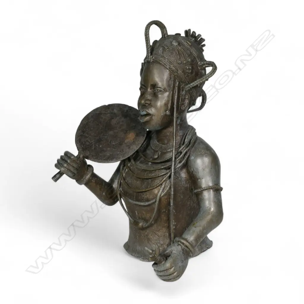 An early 20thC Nigerian Benin bronze bust, Image 1++