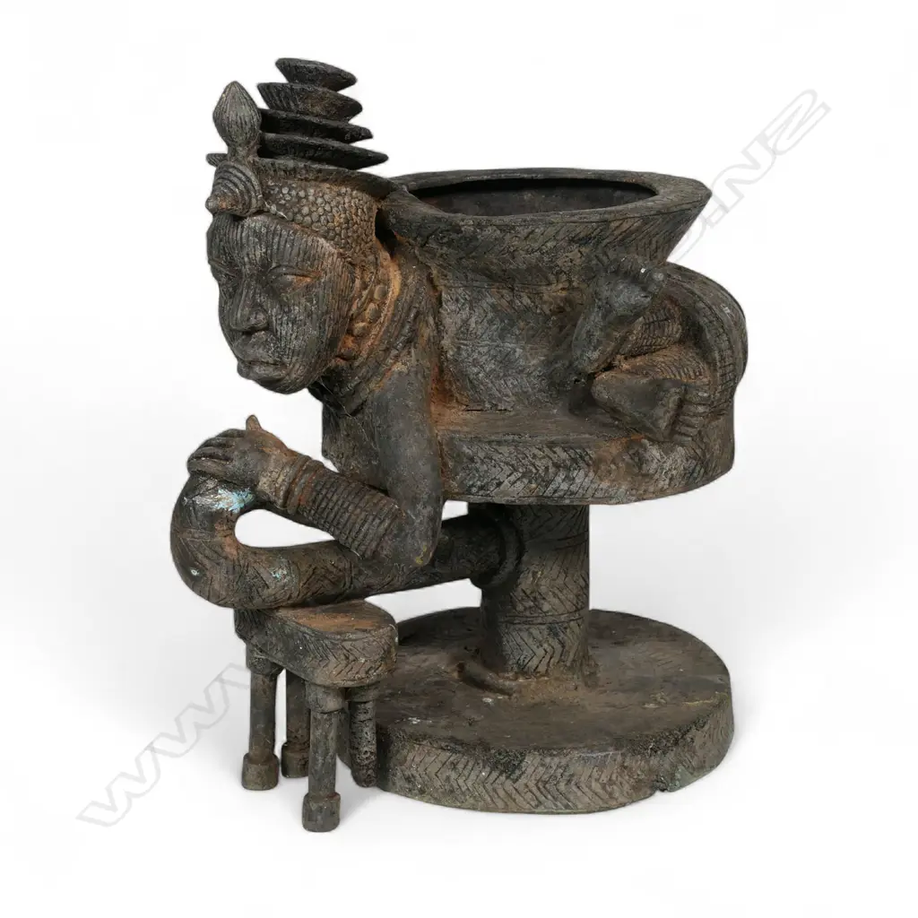 An early 20thC Nigerian Benin bronze ceremonial vessel, Image 1++
