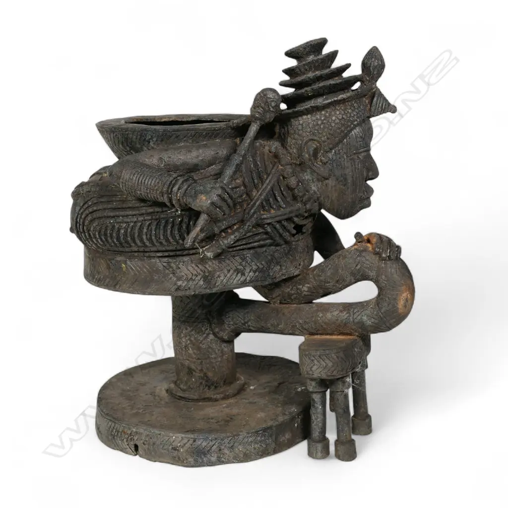 An early 20thC Nigerian Benin bronze ceremonial vessel, Image 1++
