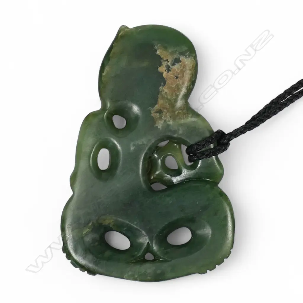 Niki Nepia Inanga Flower pounamu hei tiki, Image 1++