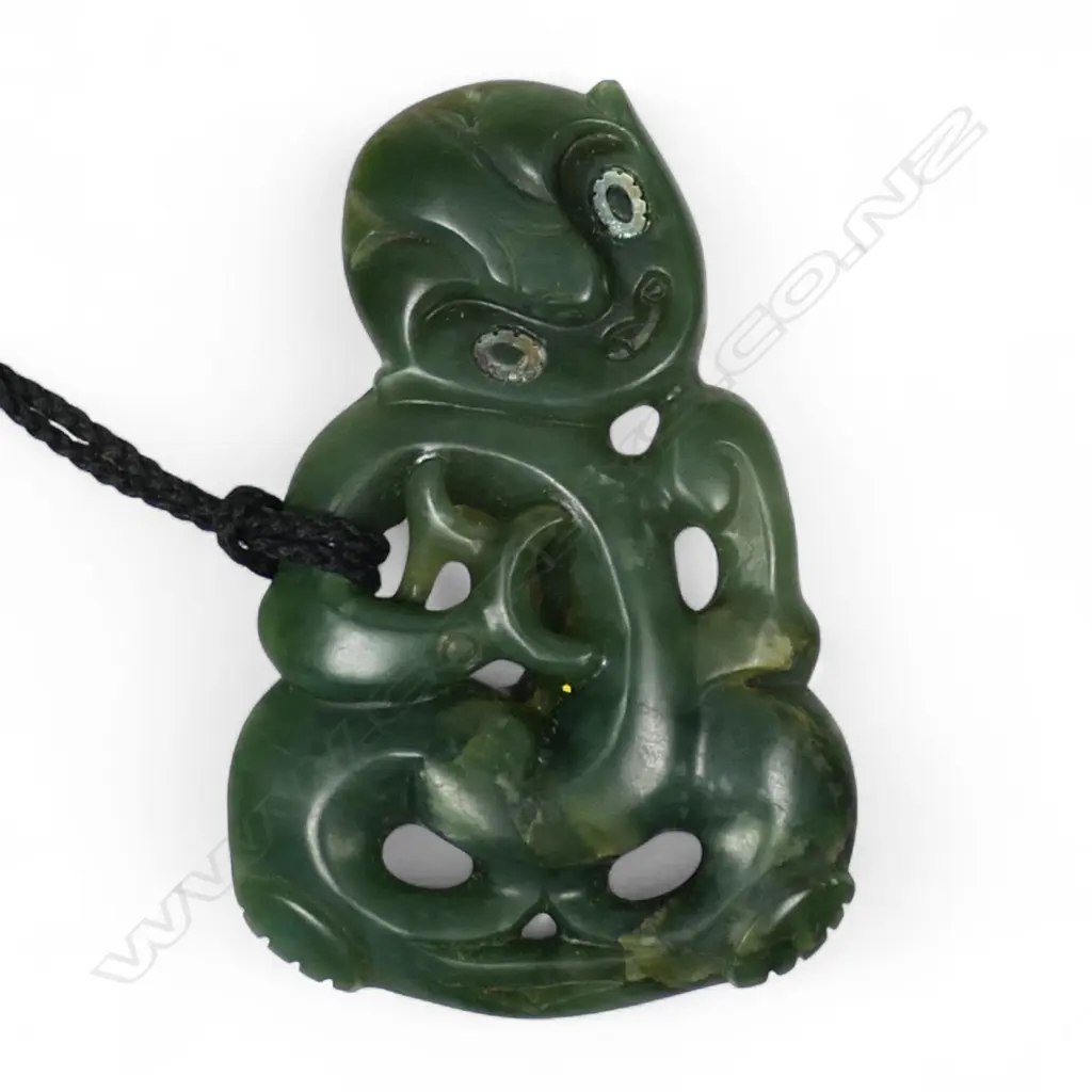 Niki Nepia Inanga Flower pounamu hei tiki, Image 1++