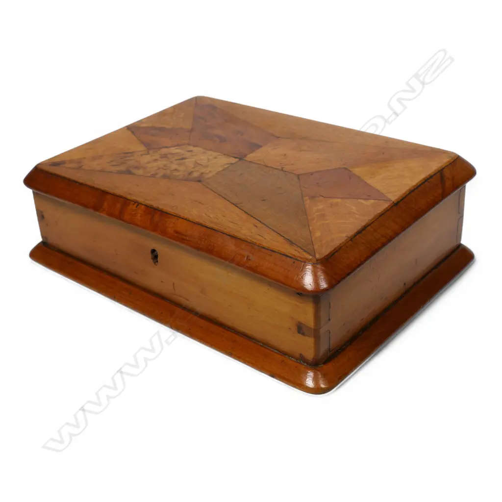 A colonial William Norrie mixed NZ woods box, Image 1++