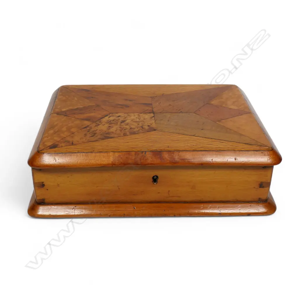 A colonial William Norrie mixed NZ woods box, Image 1++