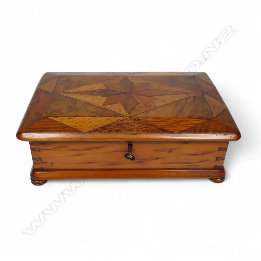 A colonial William Norrie mixed NZ woods box, Image 1++