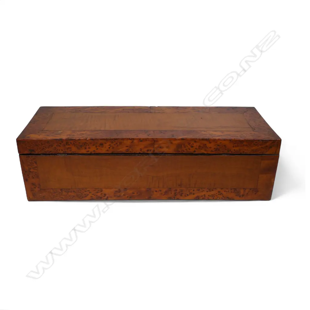 A colonial kauri and burr totora box, Image 1++