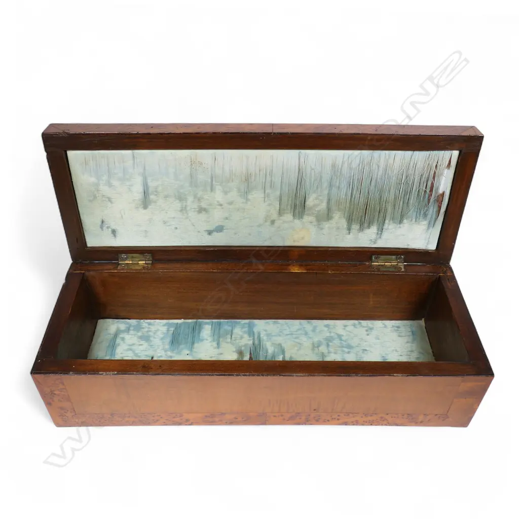 A colonial kauri and burr totora box, Image 1++