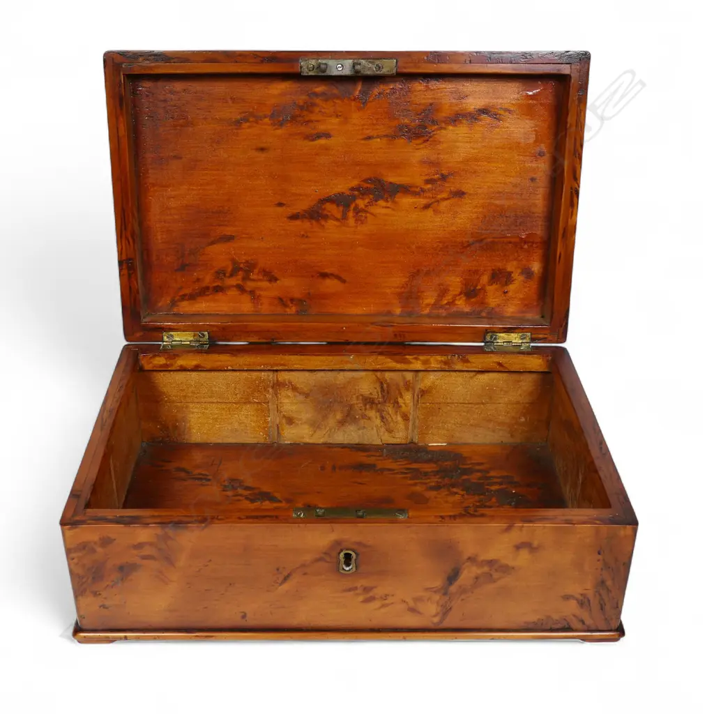 A colonial solid burr kauri box, Image 1++